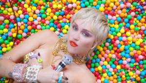 Miley Cyrus, nud în ultimul videoclip - &quot;Midnight Sky&quot;: sute de mii de vizualizări în primele două ore (VIDEO)
