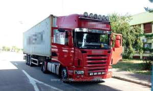 Ce mai fură românii de prin Europa: camion plin cu calorifere din Franța, oprit la vamă