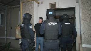 Percheziții la mai mulți traficanți de droguri din Timișoara, după un an de anchetă. Suspecții vindeau inclusiv stupefiante sintetice