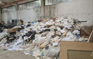 „Marfă” pentru procurori! Mii de dosare și documente care urmau a fi distruse, descoperite într-un depozit din Constanța