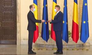 Dan Vîlceanu a depus jurământul ca ministru de Finanțe: președintele Iohannis nu a dat mâna cu el (VIDEO)