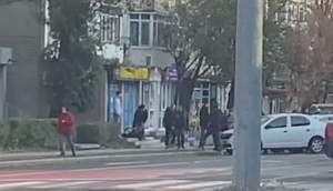 Bătaie cu săbii, ziua în amiaza mare, pe o stradă din Galați. Momentul arestării huliganilor (VIDEO)