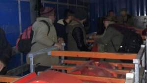 14 turci și irakieni ascunși într-un automarfar, depistați în Vama Nădlac II