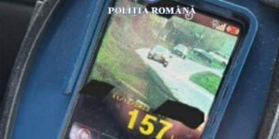 Șofer de 21 de ani, depistat circulând cu mașina cu o viteză de 157 km/h, printr-o localitate din Mureș