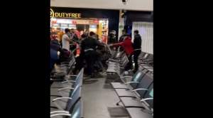 Bătaie generală între români pe aeroportul din Luton (VIDEO)