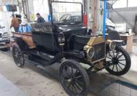O bijuterie pe patru roți! Un român a mers la RAR Iași cu un Ford T, fabricat în 1914. În lume mai sunt cel mult 250 de astfel de mașini