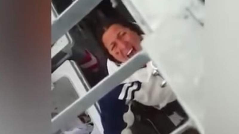 Imagini șocante. Femei de etnie romă, închise într-un container după ce au fost prinse la furat, în Italia (VIDEO)