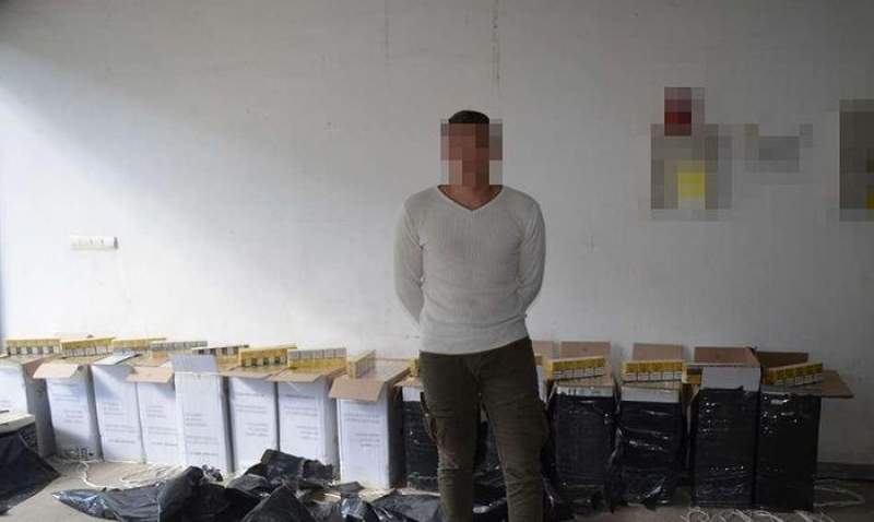 Contrabandist ucrainean, urmărit în trafic: a fost prins în apropierea frontierei. Cantitatea imensă de țigări găsită în mașina sa