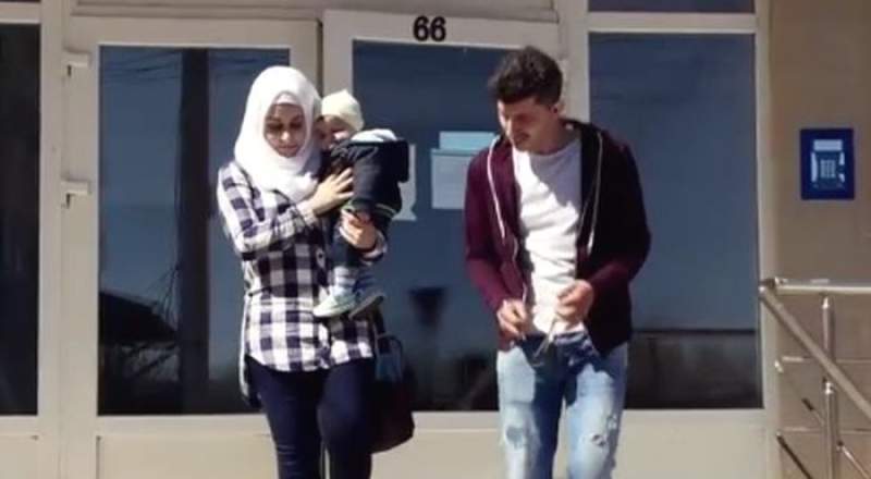 Până și ei au fost nevoiți să dea șpagă în spital! Doi refugiați sirieni povestesc experiența neplăcută dintr-o maternitate românească