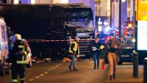 UPDATE. Atentat terorist la Berlin. Un camion a intrat în plin în oamenii adunați la Târgul de Crăciun