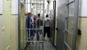 Acum sunt printre noi: Mulți dintre deținuții eliberați joi aveau condamnări pentru tâlhării și omor