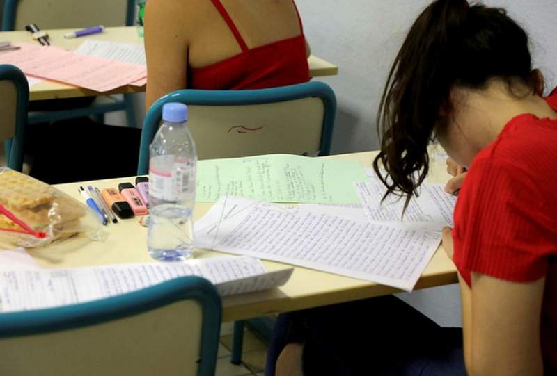 Fraudă masivă la Bacalaureatul din Franța: sute de absolvenți au primit subiectele înainte de examen