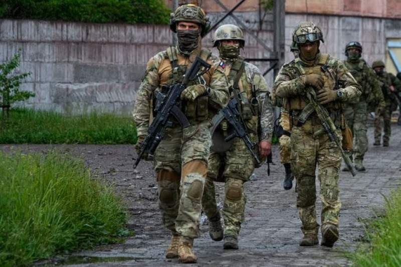 Rusia și-a aruncat în luptă trupele de elită, încercând cu disperare să oprească contraofensiva Ucrainei