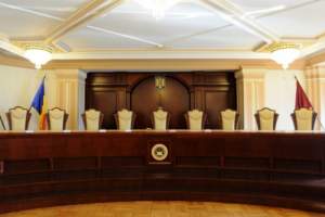 CCR amână pentru 26 iunie discutarea sesizărilor pe Codurile penale