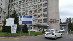 La un pas de tragedie: o familie din Iași a ajuns la spital din cauza fumului de lumânare