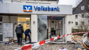 Un român și tovarășii săi au aruncat în aer peste 50 de bancomate din Germania. Pagubele de milioane de euro sunt mai mari decât sumele de bani jefuite
