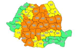Cod portocaliu și cod galben de ploi abundente în Moldova, Transilvania și Oltenia: vânt, descărcări electrice, grindină