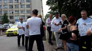 Protest inedit la Spitalul de Pediatrie din Iași: „Vrem spitale curate. Ne-am săturat de promisiuni!”