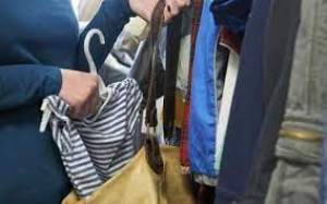 Două tinere plecate „la cumpărături” prin Iași, reținute pentru furt