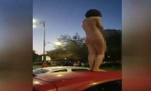 ȘOC! O femeie s-a dezbrăcat în pielea goală și s-a urcat pe o mașină, în București (VIDEO)