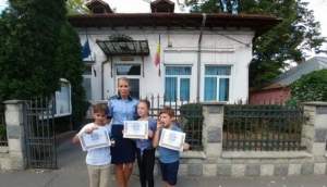 Mici și cu spirit civic! Copii din Iași, premiați pentru că au predat la Poliție banii găsiți pe stradă