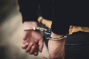 Brașovean arestat pentru două tentative de răpire a unor femei, comise în aceeași noapte