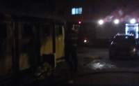 Panică în Nicolina: persoane necunoscute au incendiat un punct de colectare a deșeurilor menajere. Pagube importante (VIDEO)