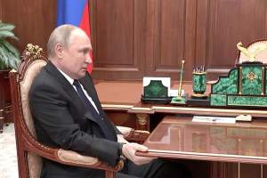 Presa internațională: Vladimir Putin suferă de „crize de tuse și greață constantă”