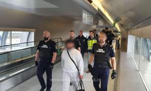 Român acuzat de omor în Spania, adus sub escortă pe Aeroportul Otopeni de autoritățile din SUA