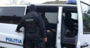 Brăilean tâlhărit de persoane cu cagule, înarmate cu bâte: hoții l-au „ușurat” de 50.000 de euro