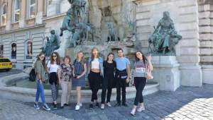„Secretele” activității într-un post de radio, deslușite la Luxemburg de elevii de la Colegiul „Sadoveanu” din Pașcani