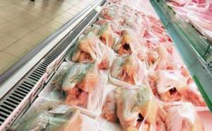 Alertă alimentară: carne de pasăre din zone cu gripă aviară, comercializată în magazinele din 26 de județe