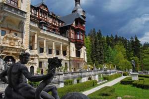 Statul român vrea să cumpere Castelul Peleș de la Familia Regală