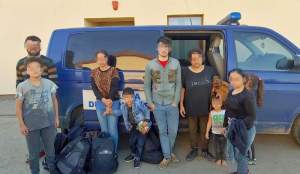 Zece migranți irakieni și călăuza lor, un sârb, depistați în Timiș