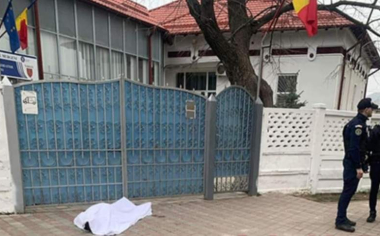 Anchetă a polițiștilor vasluieni în cazul unui bărbat decedat în fața spitalului din Murgeni