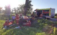 Accident mortal pe un drum comunal din Iași: șoferul a ieșit de pe carosabil și s-a oprit într-un pom