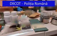 Colete cu droguri primite de procurorii DIICOT Iași: percheziții în mai multe județe