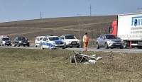 Căruță spulberată de un Logan, la Lețcani, pe Drumul European 583: două persoane rănite