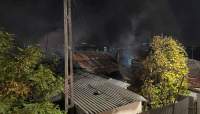 Pericol de explozie: cinci butelii cu gaz, găsite de pompieri într-o locuință din Iași care a luat foc