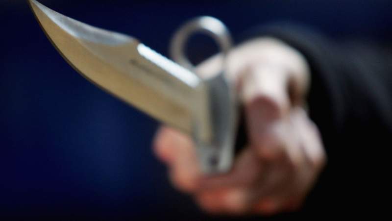 Brașovean arestat pentru tâlhărie: și-a amenințat victima că o omoară cu un cuțit de vânătoare
