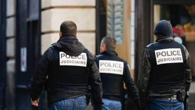 Şapte români au fost arestați preventiv în Franța, după ce au comis peste 230 de furturi