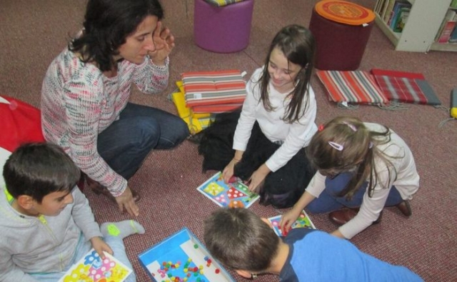 „Învaţă jucând… Joacă învăţând!” și alte activități destinate copiilor la Biblioteca Judeţeană „Gh. Asachiˮ Iaşi