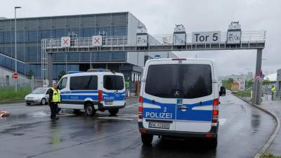 Atac armat la uzina Mercedes din Sindelfingen. O persoană a fost ucisă, iar alta rănită grav