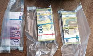 Peste 200.000 euro descoperiți în bagajul de cală al unei bărbat, la Aeroportul Internațional Henri Coandă