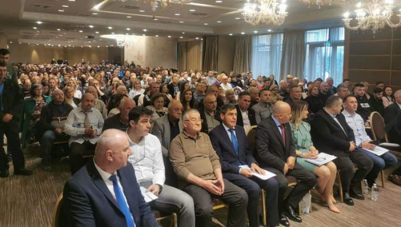 600 de membri PMP, prezenți la întâlnirea cu liderul Cristian Diaconescu. Reunificarea este aproape, vin alegerile