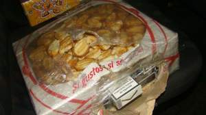 Biscuiți cu aromă de tutun: sute de pachete de țigări ascunse în cutii cu produse de patiserie