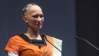 Roboți umanoizi au afirmat într-o conferință ONU că pot să conducă lumea