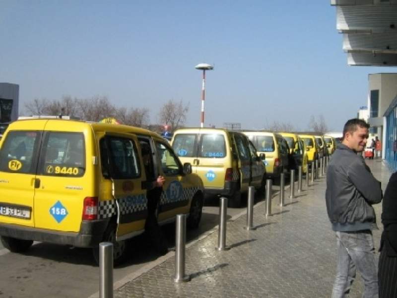 Controale la taximetriștii din zona aeroporturilor: peste o mie de sancțiuni aplicate