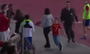 Emoționant. Ce face un copil ca să ajungă la idolul său. A fugit de 4 gardieni până la Morata (VIDEO)