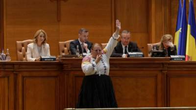 Cazul Șoșoacă: Pedepse mai dure pentru parlamentarii care fac scandal la dezbateri